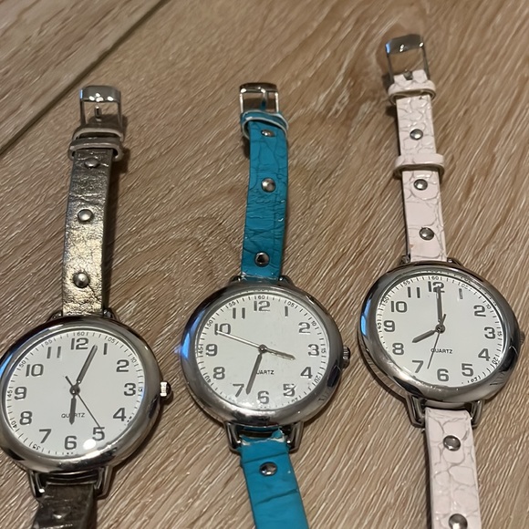 Set of 5 World Market Double Strap NWOT Watches - Just Need Batteries - Picture 5 of 5